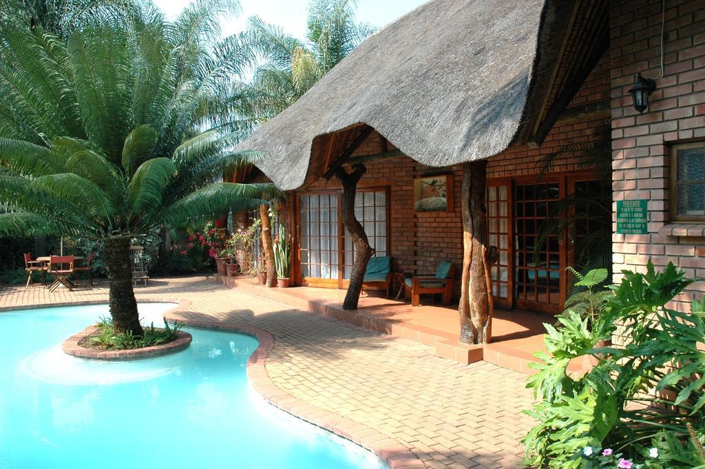 Trees Too Guest Lodge Komatipoort Extérieur photo
