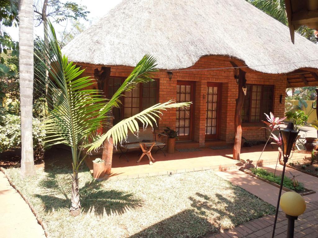 Trees Too Guest Lodge Komatipoort Chambre photo