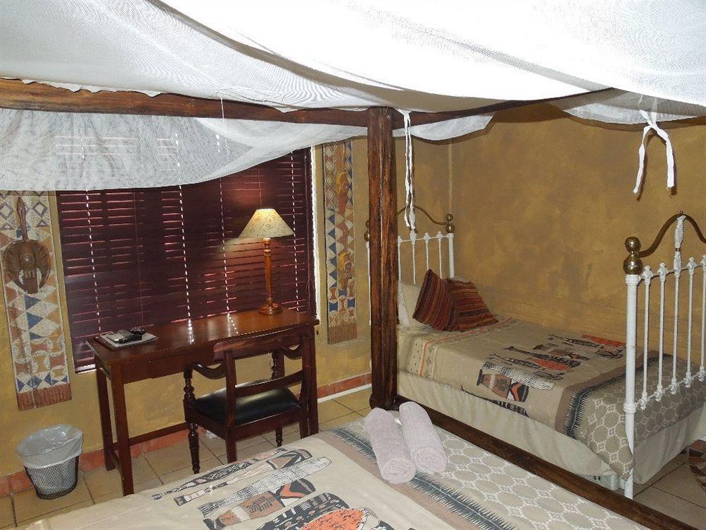 Trees Too Guest Lodge Komatipoort Extérieur photo