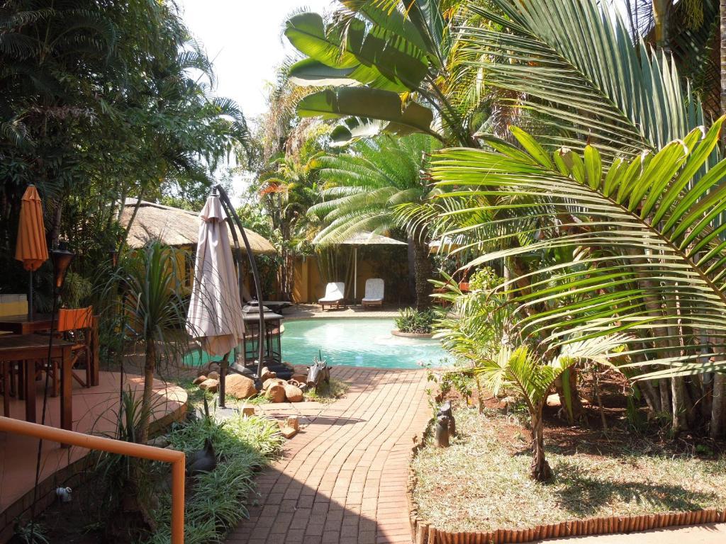 Trees Too Guest Lodge Komatipoort Extérieur photo