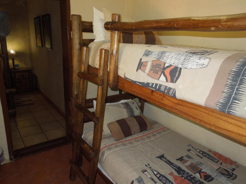 Trees Too Guest Lodge Komatipoort Chambre photo