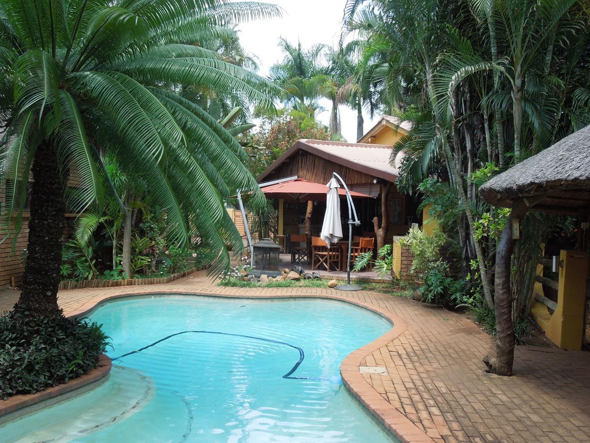 Trees Too Guest Lodge Komatipoort Extérieur photo