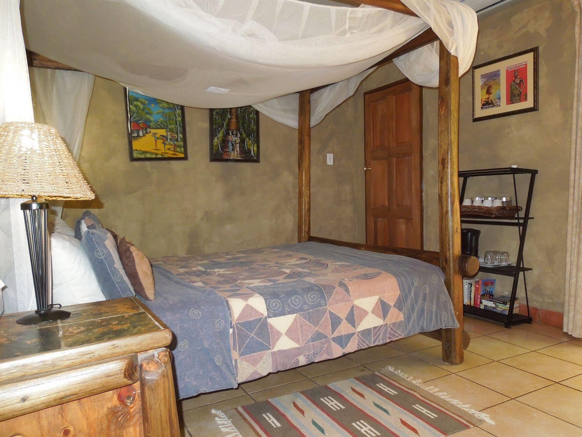 Trees Too Guest Lodge Komatipoort Extérieur photo