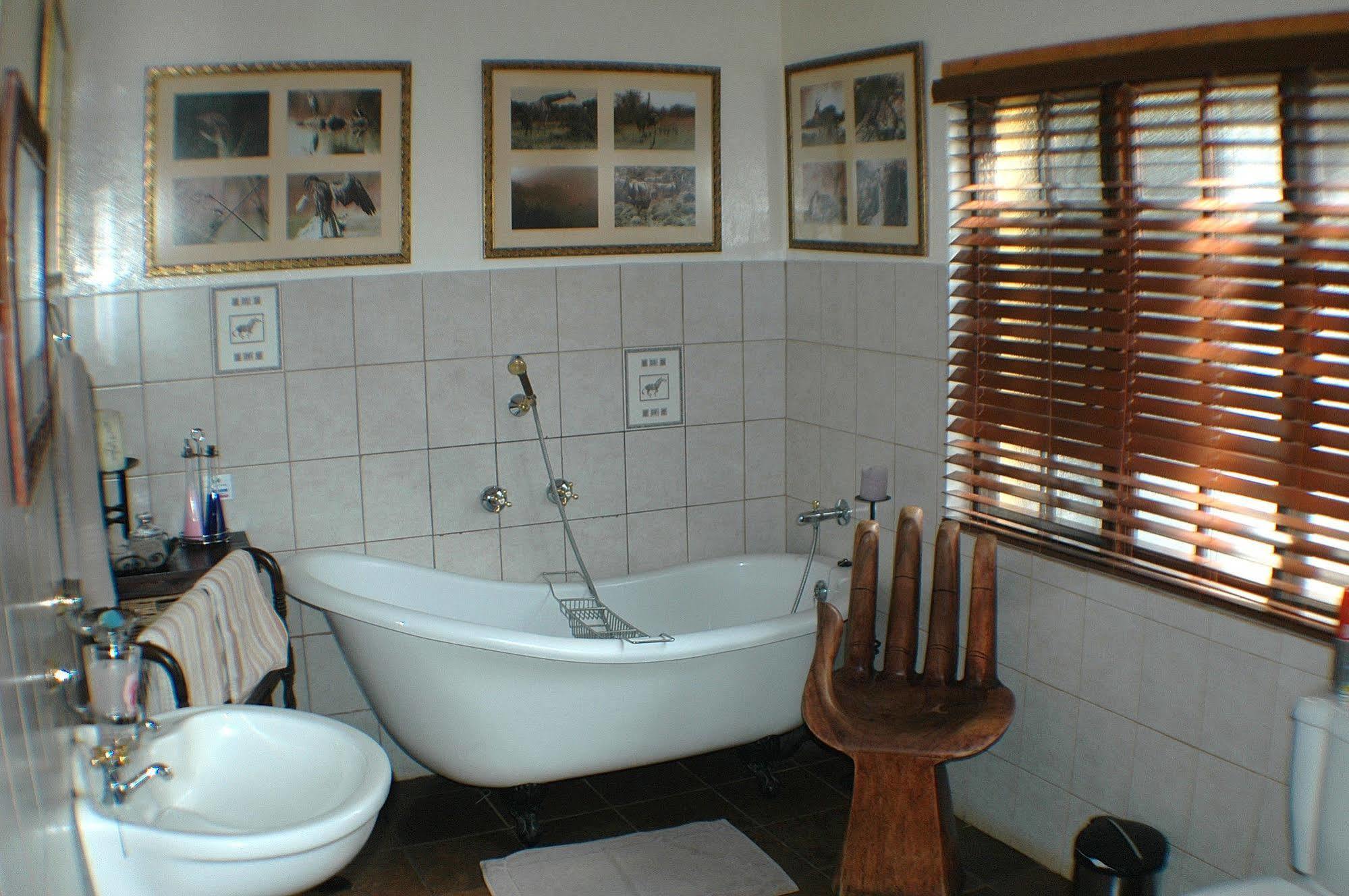 Trees Too Guest Lodge Komatipoort Extérieur photo