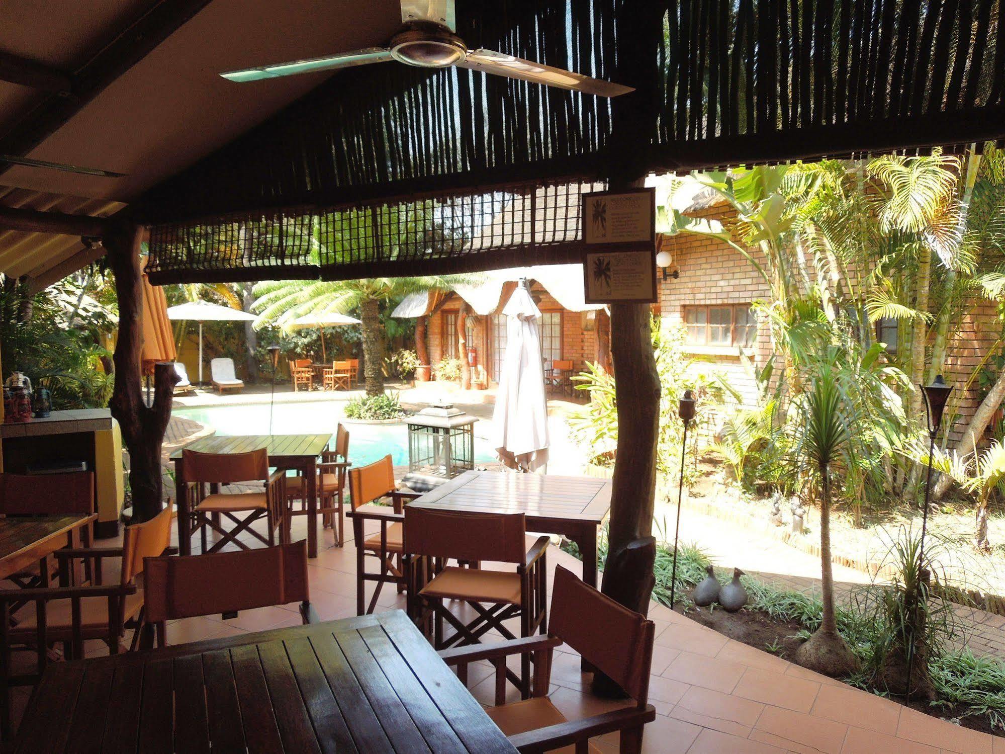 Trees Too Guest Lodge Komatipoort Extérieur photo