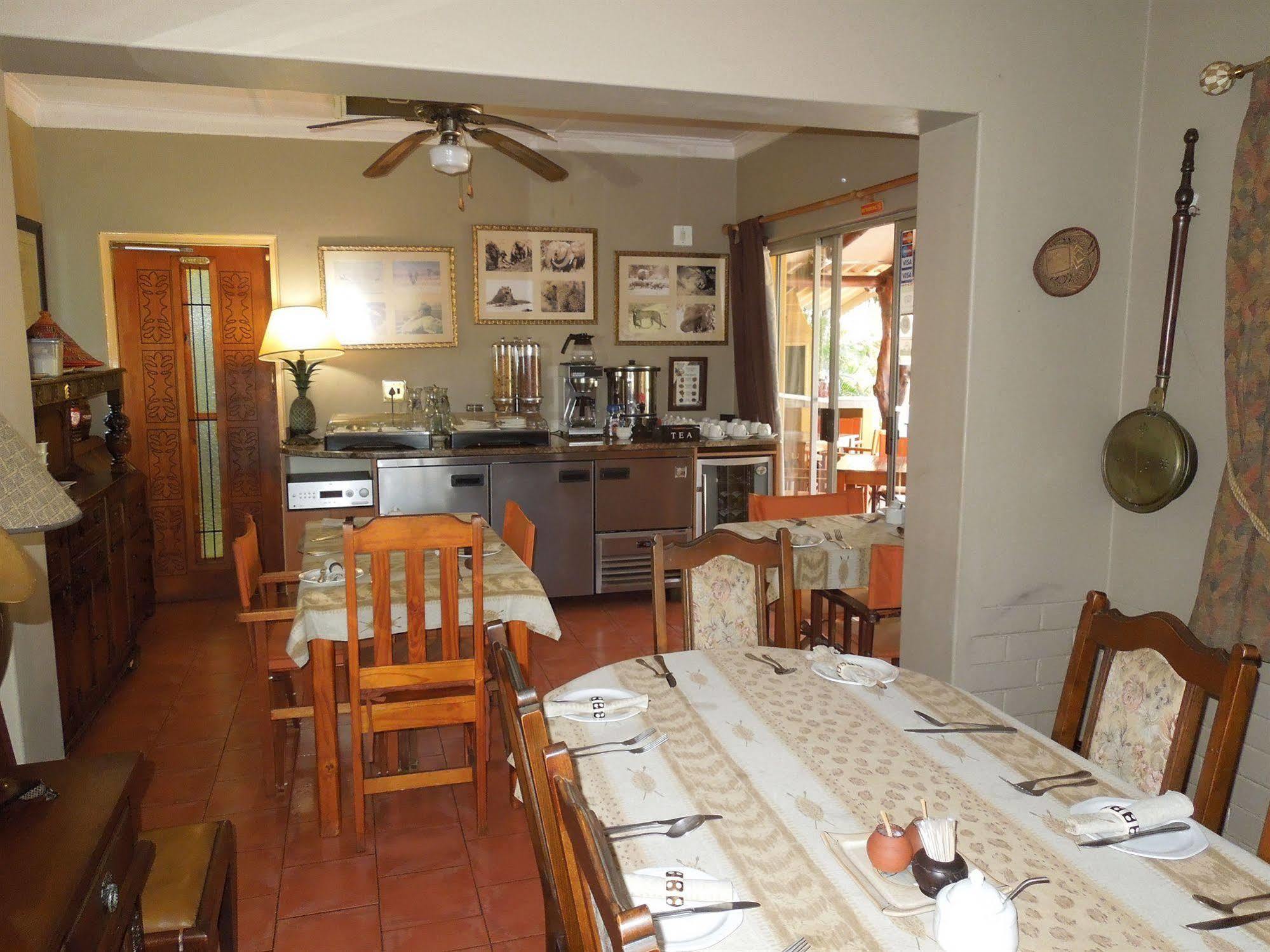 Trees Too Guest Lodge Komatipoort Extérieur photo