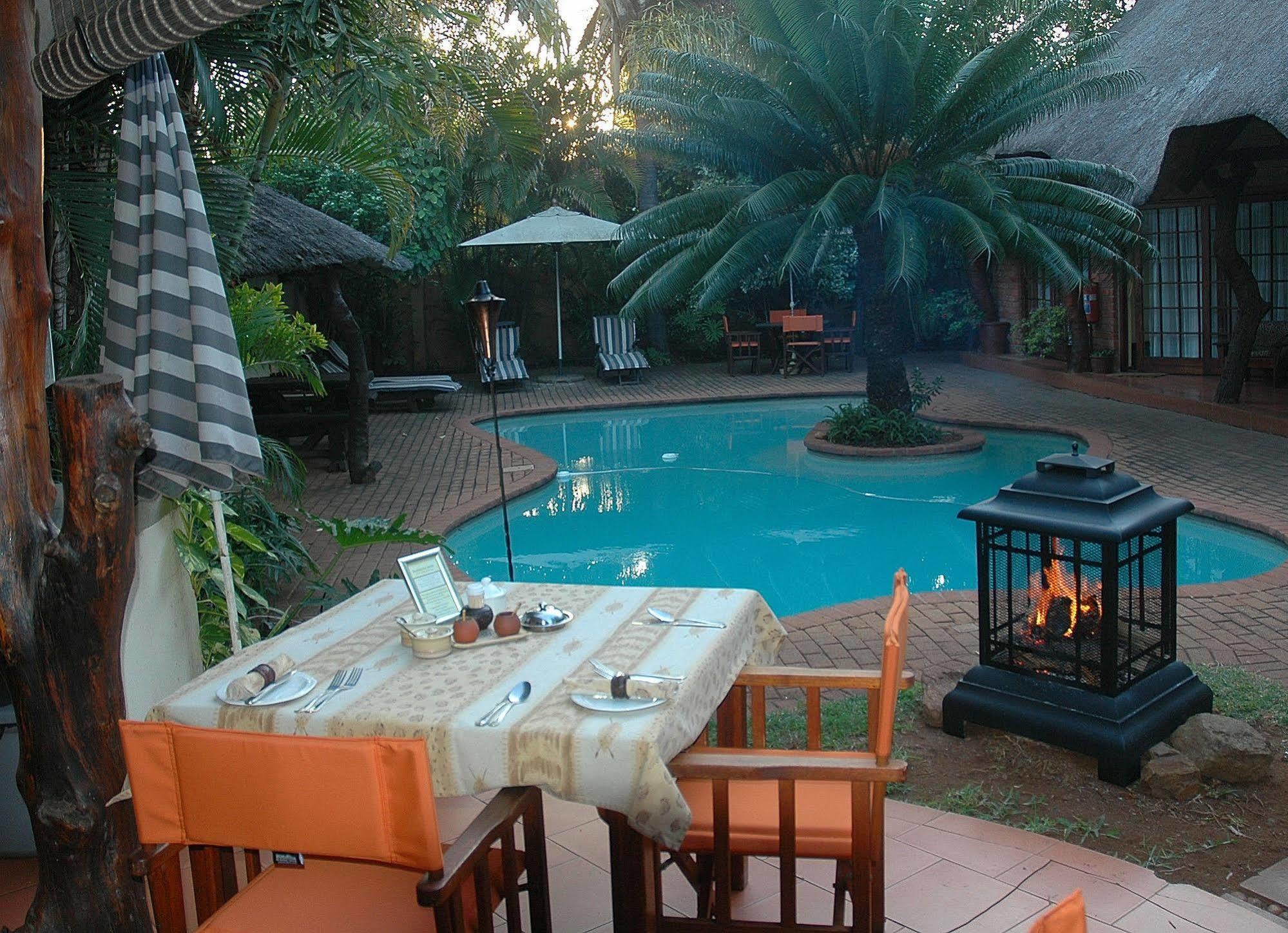 Trees Too Guest Lodge Komatipoort Extérieur photo