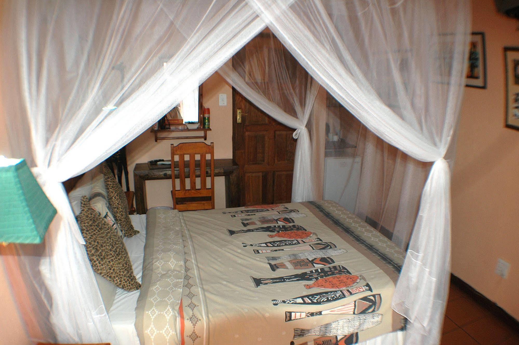 Trees Too Guest Lodge Komatipoort Extérieur photo