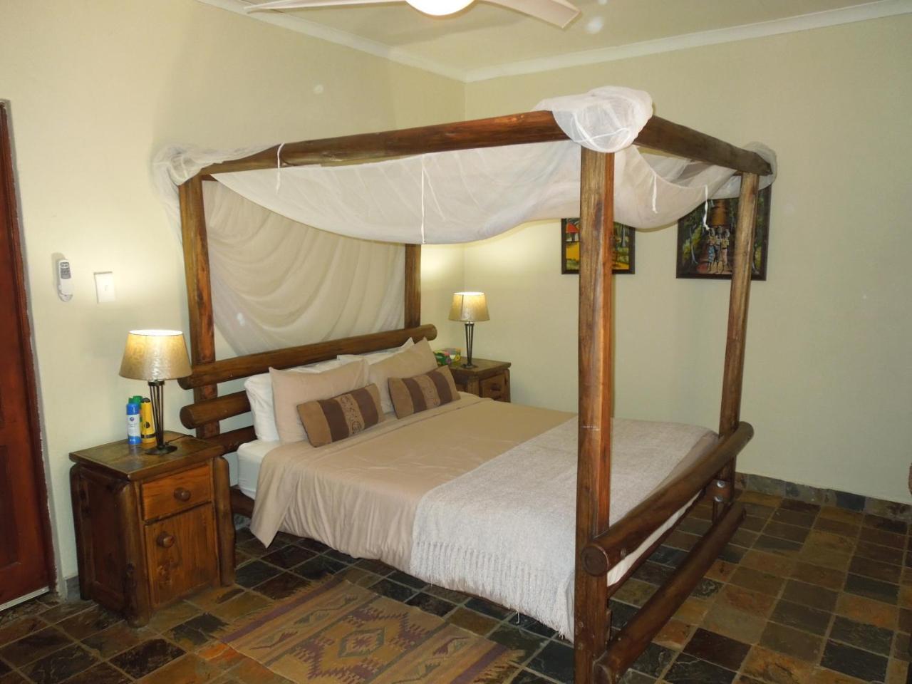 Trees Too Guest Lodge Komatipoort Extérieur photo