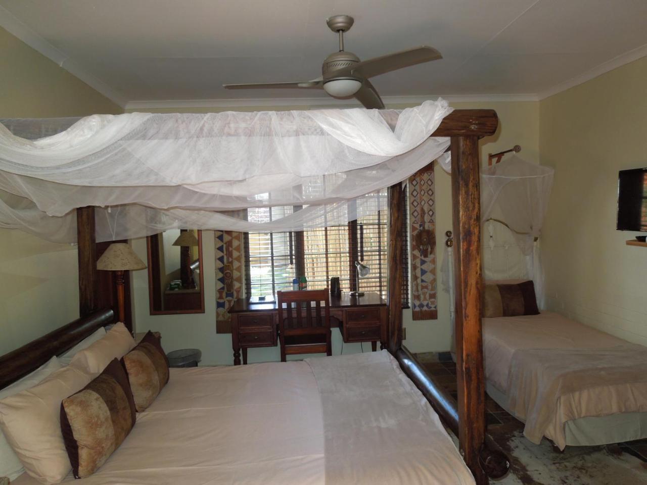 Trees Too Guest Lodge Komatipoort Extérieur photo